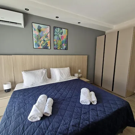 Seabreeze N13 - Sea Views, Cozy Balcony, Steps From The Promenade