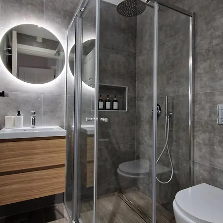 公寓 Seabreeze N13 - Sea Views, Cozy Balcony, Steps From The Promenade *